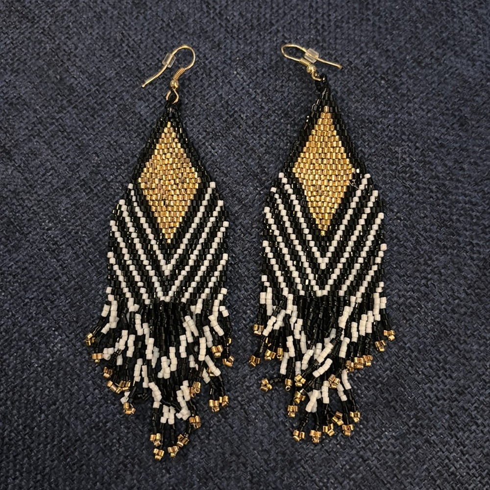 Beautiful black & gold beaded earrings!!